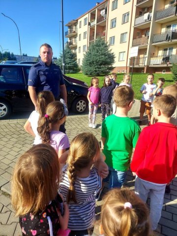 b_1024_768_0_00_images_2023_2024_WYDARZENIA_policjant_wrzesien_383000910_779815060613111_6821045229072152944_n